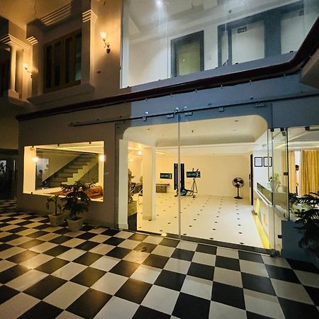 The Lavish Stay Варанаси Экстерьер фото